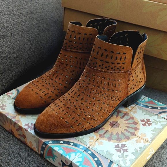 🆕🌿SUNDANCE KANNA SUEDE BOOTIES🌿 - Picture 10 of 12